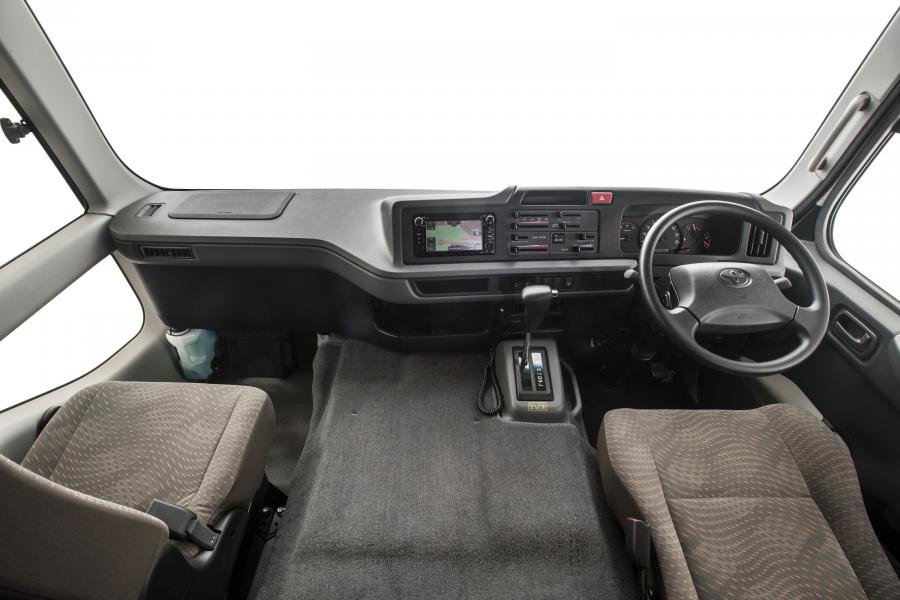 Торпедо Toyota Coaster Deluxe 2017 года  (AU) (фото 3 из 4)